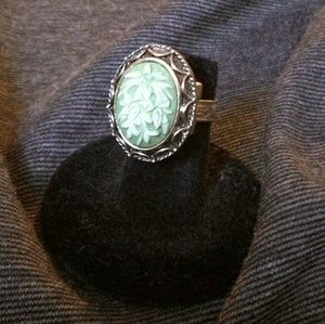 Cameo vintage poison ring